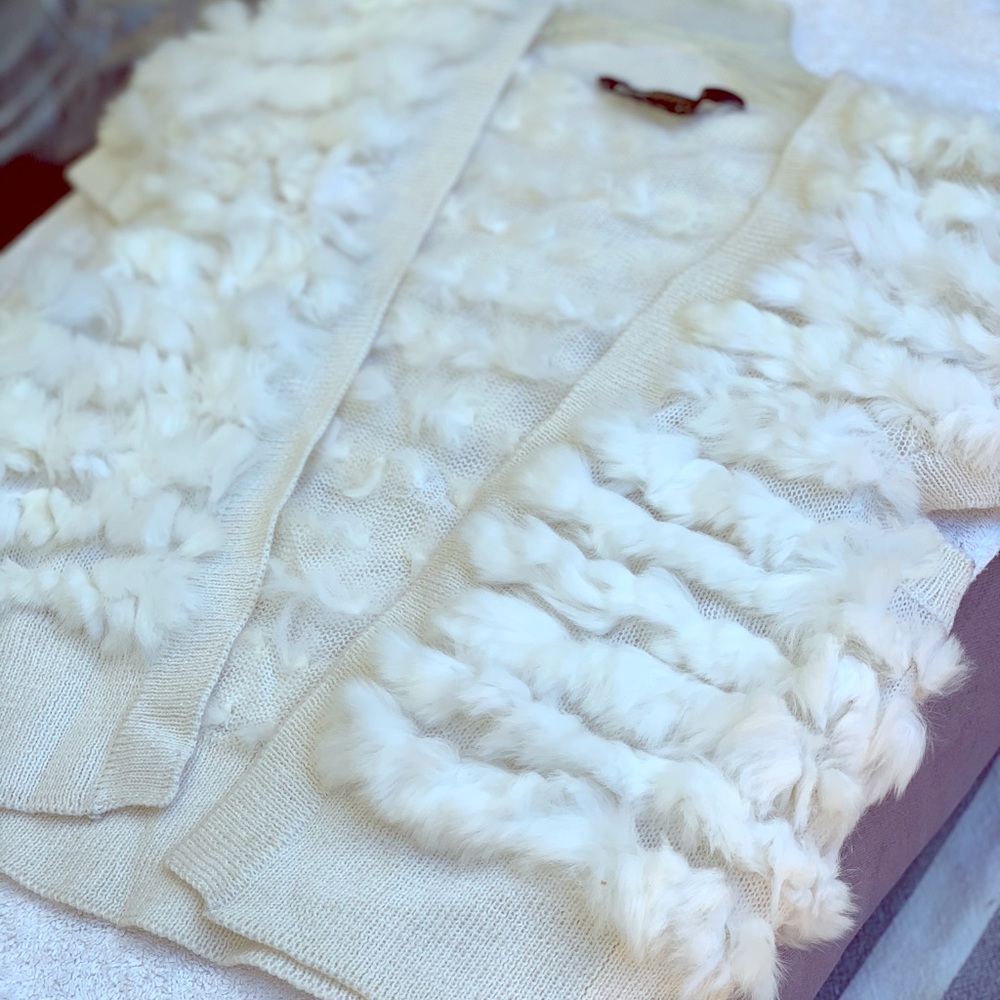 BCBGMaxAzria NEVER WORN 💯 % white Angora Valero